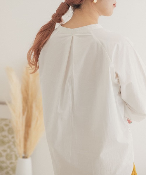 ITEMS URBANRESEARCH（アイテムズ アーバンリサーチ）の「スキッパーブラウス（シャツ/ブラウス・レディース・オフホワイト/ブラック/ピンクベージュ・FREE）」の20枚目の写真