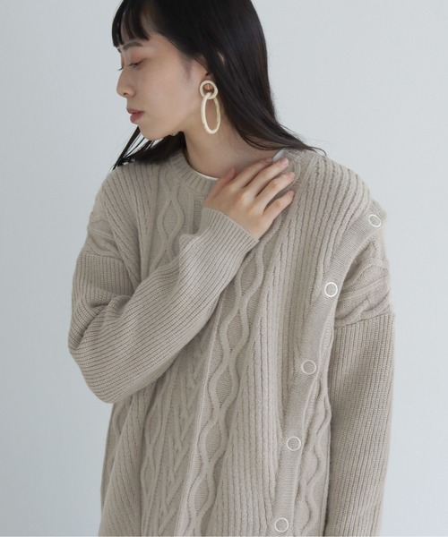 vingtrois（バントロア）の「【vingtrois】マルチwayケーブルニットプルオーバー（ニット/セーター・レディース・ライム/アイボリー/ブラック/グレイッシュベージュ・M）」の4枚目の写真