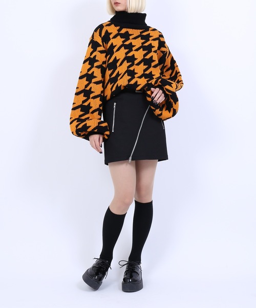 PUNYUS（プニュズ）の「千鳥柄タートルネックオーバーニット（ニット/セーター・レディース・ホワイト/オレンジ/グリーン・4/3）」の9枚目の写真