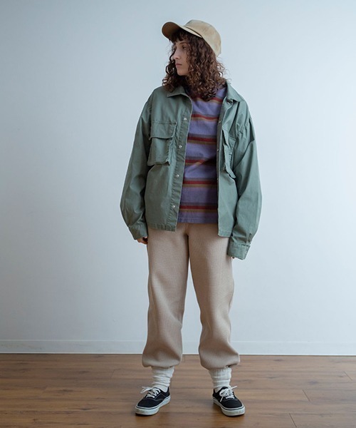 Universal Style Wear(ユニバーサルスタイルウェア)の「Universal Style Wear ライト ファティーグシャツジャケット(ミリタリージャケット・メンズ・ホワイト/カーキ/ブラック/グレイッシュベージュ・MEDIUM/X-LARGE/LARGE)」の11枚目の写真