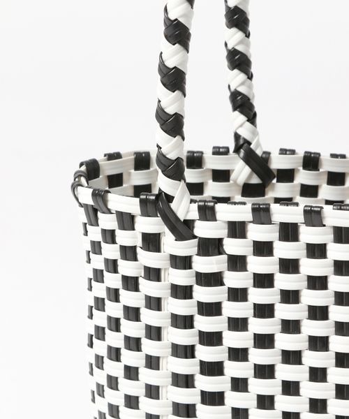 LOWRYS FARM（ローリーズファーム）の「カラフルアミアミバッグ　260825（かごバッグ・レディース・ブラック/パープル/レッド/オレンジ・FREE）」の10枚目の写真