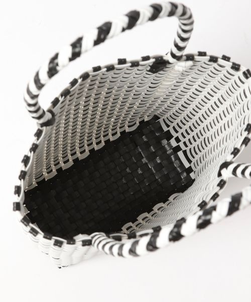 LOWRYS FARM（ローリーズファーム）の「カラフルアミアミバッグ　260825（かごバッグ・レディース・ブラック/パープル/レッド/オレンジ・FREE）」の14枚目の写真