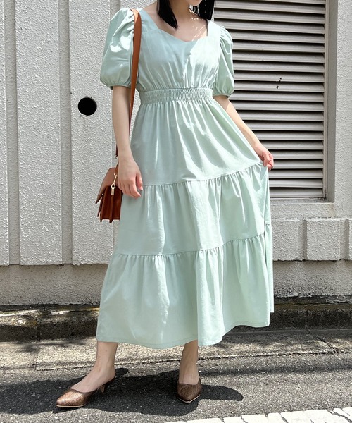Jewelobe（ジュエローブ）の「ペンタゴンネックボリュームスリーブティアードワンピース（ワンピース・レディース・ベージュ/グリーン・FREE）」の2枚目の写真