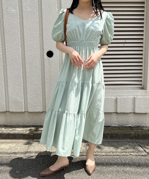 Jewelobe（ジュエローブ）の「ペンタゴンネックボリュームスリーブティアードワンピース（ワンピース・レディース・ベージュ/グリーン・FREE）」の3枚目の写真