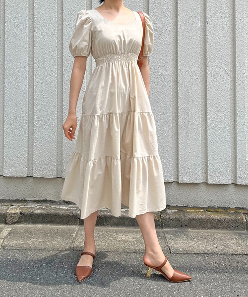 Jewelobe（ジュエローブ）の「ペンタゴンネックボリュームスリーブティアードワンピース（ワンピース・レディース・ベージュ/グリーン・FREE）」の18枚目の写真