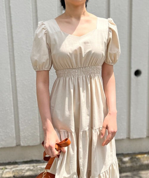 Jewelobe（ジュエローブ）の「ペンタゴンネックボリュームスリーブティアードワンピース（ワンピース・レディース・ベージュ/グリーン・FREE）」の20枚目の写真