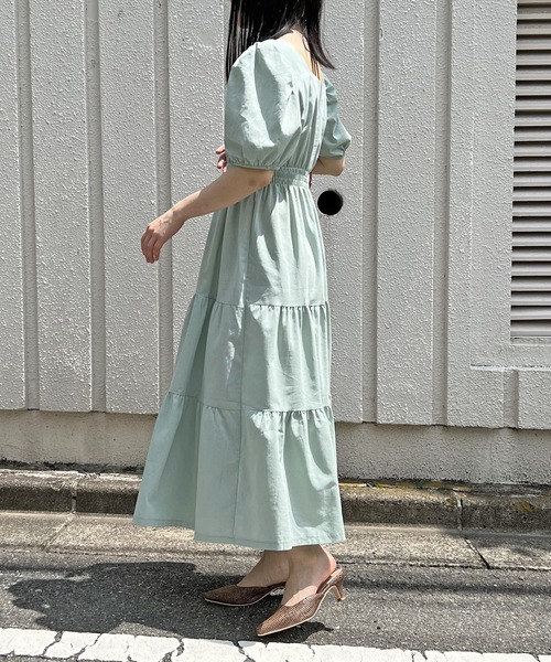 Jewelobe（ジュエローブ）の「ペンタゴンネックボリュームスリーブティアードワンピース（ワンピース・レディース・ベージュ/グリーン・FREE）」の6枚目の写真