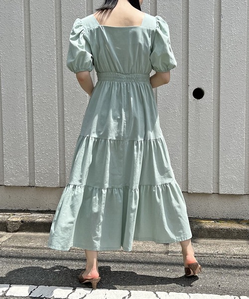 Jewelobe（ジュエローブ）の「ペンタゴンネックボリュームスリーブティアードワンピース（ワンピース・レディース・ベージュ/グリーン・FREE）」の7枚目の写真