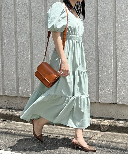 Jewelobe（ジュエローブ）の「ペンタゴンネックボリュームスリーブティアードワンピース（ワンピース・レディース・ベージュ/グリーン・FREE）」の8枚目の写真