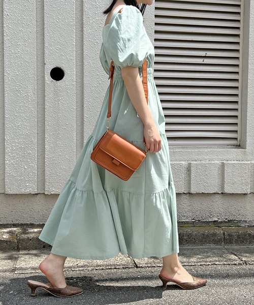 Jewelobe（ジュエローブ）の「ペンタゴンネックボリュームスリーブティアードワンピース（ワンピース・レディース・ベージュ/グリーン・FREE）」の9枚目の写真