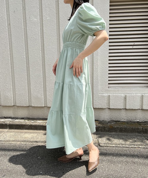 Jewelobe（ジュエローブ）の「ペンタゴンネックボリュームスリーブティアードワンピース（ワンピース・レディース・ベージュ/グリーン・FREE）」の12枚目の写真