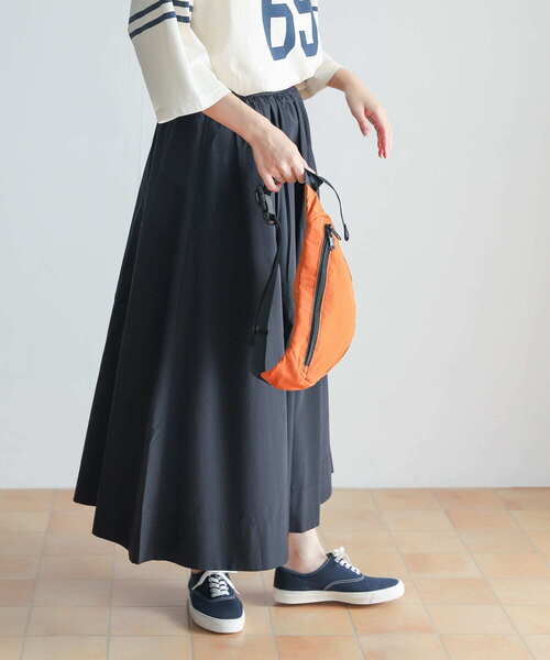 URBAN RESEARCH DOORS（アーバンリサーチドアーズ）の「コットンナイロンギャザースカート（スカート・レディース・ライトグレー/ブラック/グリーン系その他・MEDIUM）」の7枚目の写真