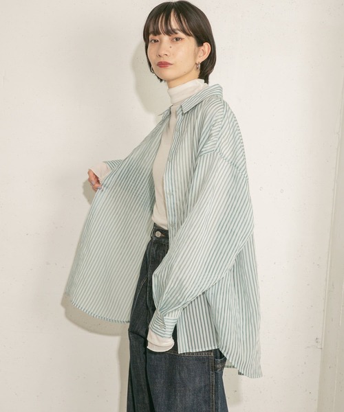 KBF（ケイビーエフ）の「ストライプシアーBIGシャツ（シャツ/ブラウス・レディース・ネイビー/ブラウン系その他/グリーン系その他/ブルー系その他・ONE）」の4枚目の写真