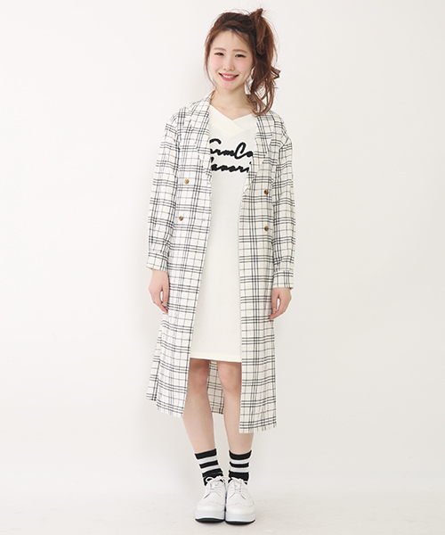 one after another NICE CLAUP(ワンアフターアナザーナイスクラップ)の「【mina4月号掲載 ナイスクラップ】ロングチェスターコート(チェスターコート・レディース・ネイビー/オフホワイト/ブルー・FREE)」の2枚目の写真