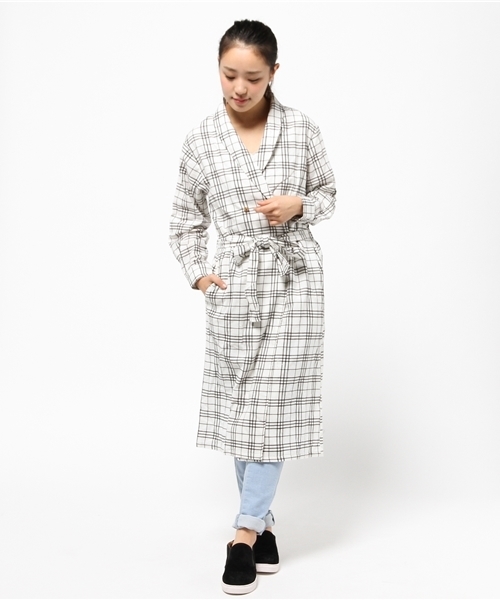 one after another NICE CLAUP(ワンアフターアナザーナイスクラップ)の「【mina4月号掲載 ナイスクラップ】ロングチェスターコート(チェスターコート・レディース・ネイビー/オフホワイト/ブルー・FREE)」の16枚目の写真