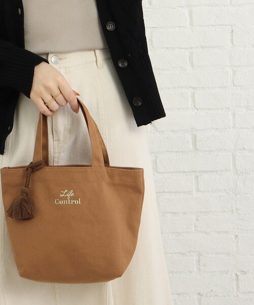 SHOO・LA・RUE（シューラルー）の「◆巾着付きイニシャルトート（トートバッグ・レディース・イエロー/オレンジ/ブルー/グリーン/ブラウン系/パープル系/ピンク系・00）」の19枚目の写真