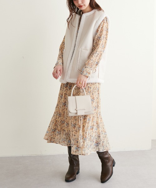 natural couture(ナチュラルクチュール)の「WEB限定カラー/2022AWアイテム/繊細なプリーツ使いが大人上品な1枚◎ マジョリカプリーツパール釦ワンピース(ワンピース・レディース・ブルー/その他2/ブラック/ピンク/その他1/ベージュ/その他3・FREE)」の1枚目の写真