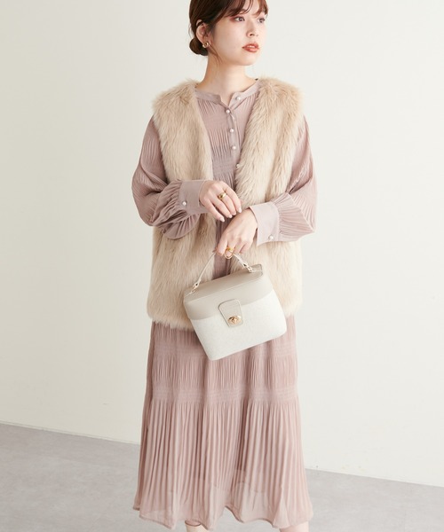 natural couture(ナチュラルクチュール)の「WEB限定カラー/2022AWアイテム/繊細なプリーツ使いが大人上品な1枚◎ マジョリカプリーツパール釦ワンピース(ワンピース・レディース・ブルー/その他2/ブラック/ピンク/その他1/ベージュ/その他3・FREE)」の14枚目の写真