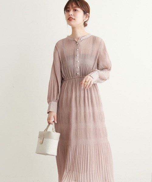 natural couture(ナチュラルクチュール)の「WEB限定カラー/2022AWアイテム/繊細なプリーツ使いが大人上品な1枚◎ マジョリカプリーツパール釦ワンピース(ワンピース・レディース・ブルー/その他2/ブラック/ピンク/その他1/ベージュ/その他3・FREE)」の16枚目の写真