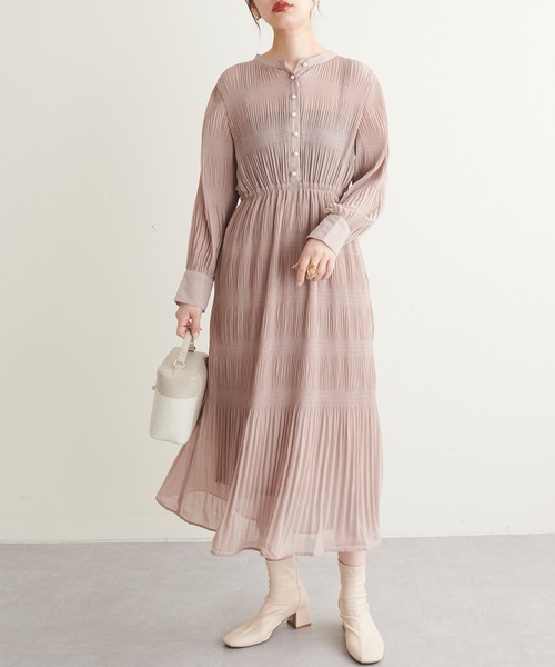 natural couture(ナチュラルクチュール)の「WEB限定カラー/2022AWアイテム/繊細なプリーツ使いが大人上品な1枚◎ マジョリカプリーツパール釦ワンピース(ワンピース・レディース・ブルー/その他2/ブラック/ピンク/その他1/ベージュ/その他3・FREE)」の15枚目の写真