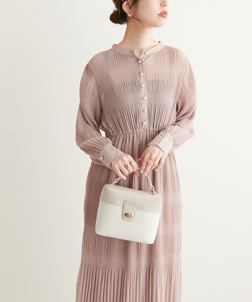 natural couture(ナチュラルクチュール)の「WEB限定カラー/2022AWアイテム/繊細なプリーツ使いが大人上品な1枚◎ マジョリカプリーツパール釦ワンピース(ワンピース・レディース・ブルー/その他2/ブラック/ピンク/その他1/ベージュ/その他3・FREE)」の17枚目の写真