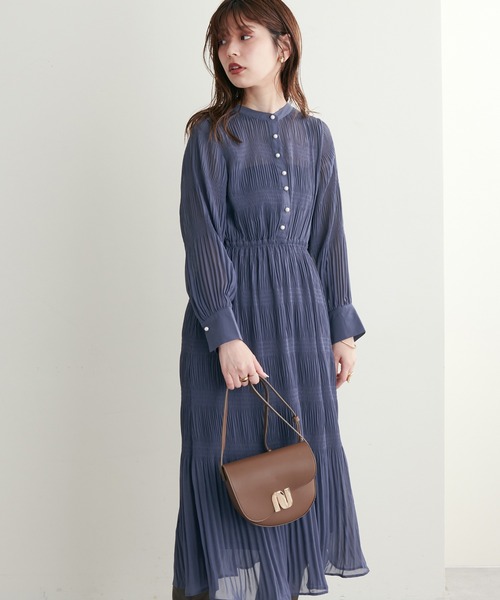 natural couture(ナチュラルクチュール)の「WEB限定カラー/2022AWアイテム/繊細なプリーツ使いが大人上品な1枚◎ マジョリカプリーツパール釦ワンピース(ワンピース・レディース・ブルー/その他2/ブラック/ピンク/その他1/ベージュ/その他3・FREE)」の20枚目の写真