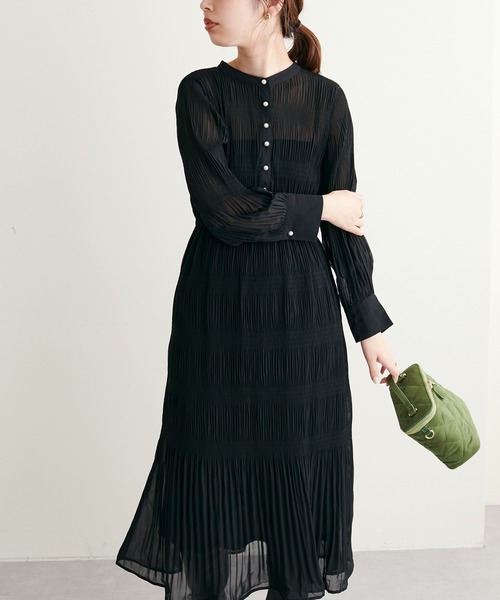 natural couture(ナチュラルクチュール)の「WEB限定カラー/2022AWアイテム/繊細なプリーツ使いが大人上品な1枚◎ マジョリカプリーツパール釦ワンピース(ワンピース・レディース・ブルー/その他2/ブラック/ピンク/その他1/ベージュ/その他3・FREE)」の10枚目の写真