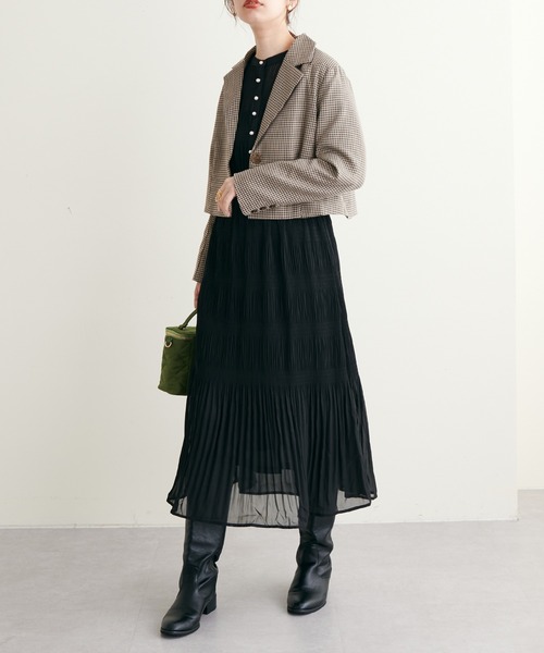 natural couture(ナチュラルクチュール)の「WEB限定カラー/2022AWアイテム/繊細なプリーツ使いが大人上品な1枚◎ マジョリカプリーツパール釦ワンピース(ワンピース・レディース・ブルー/その他2/ブラック/ピンク/その他1/ベージュ/その他3・FREE)」の11枚目の写真