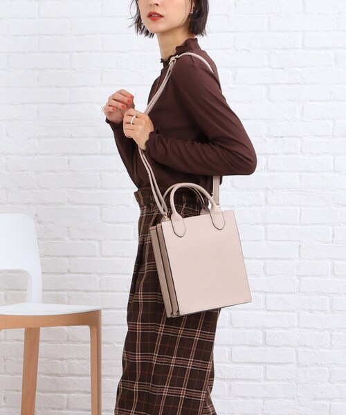 SHOO・LA・RUE(シューラルー)の「◆【2WAY】スクエアショルダーバッグ(ショルダーバッグ・レディース・ブラック/グレー/サンドベージュ・00)」の13枚目の写真