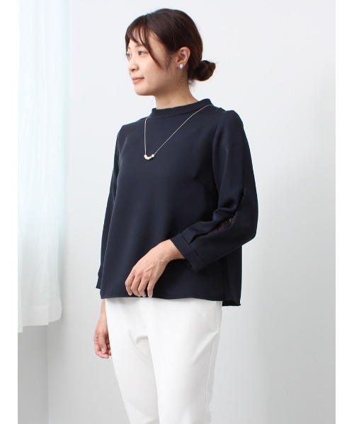 fleur by mint breeze(フルールバイミントブリーズ)の「【M~5L 大きいサイズ】レース使い モックネック風 クラシカル ブラウス(シャツ/ブラウス・レディース・ライトグレー/ピンク/ネイビー・M/L/LL/3L/4L/5L)」の8枚目の写真