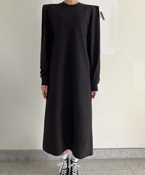 NANING9(ナンニング)の「NANING9 ショルダーパフルーズフィットワンピース(ワンピース・レディース・ブラック/ホワイト系その他・FREE)」の12枚目の写真