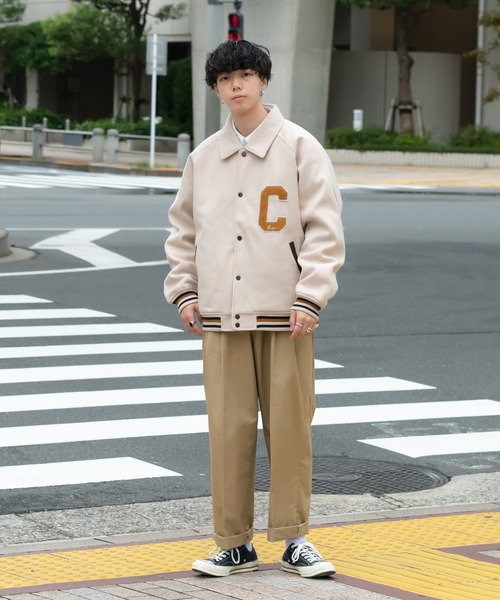 ONCILY(オンシェリー)の「CHENILLE EMBLEM STADIUM JACKET / サガラ刺繍ワッペンスタジャン(スタジャン・メンズ・ベージュ/ネイビー・MEDIUM/LARGE)」の5枚目の写真