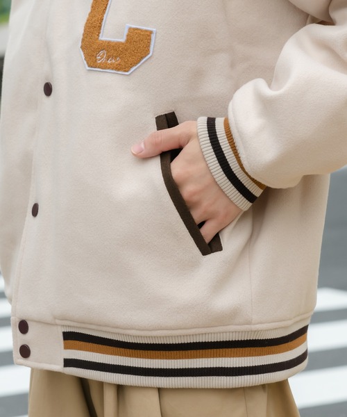 ONCILY(オンシェリー)の「CHENILLE EMBLEM STADIUM JACKET / サガラ刺繍ワッペンスタジャン(スタジャン・メンズ・ベージュ/ネイビー・MEDIUM/LARGE)」の10枚目の写真