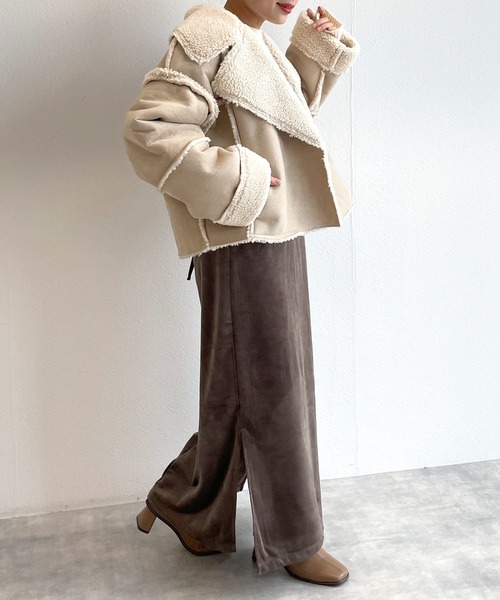 w closet（ダブルクローゼット）の「フェイクムートンライダースジャケット（ムートンコート・レディース・サンドベージュ/ライトベージュ・FREE）」の18枚目の写真