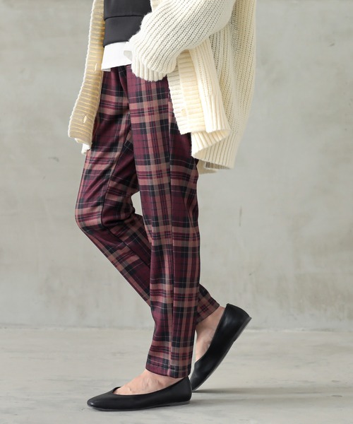 osharewalker（オシャレウォーカー）の「『裏ベロアチェック柄レギパン』（その他パンツ・レディース・グリーン/レッド/グレイッシュブルー/ボルドー・1/2）」の4枚目の写真