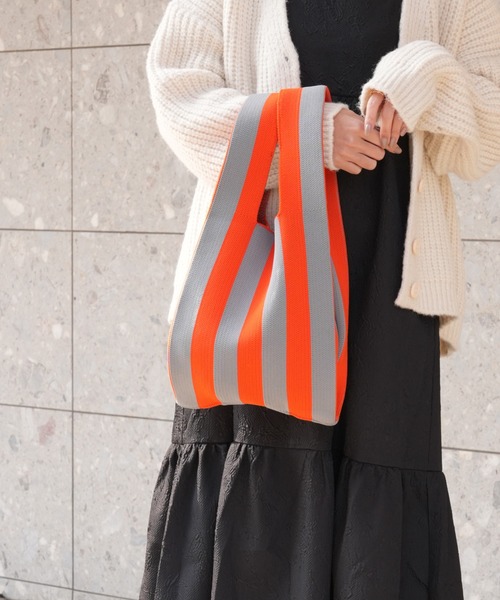 IAMUSE(アイアミューズ)の「ニットミニトートバッグ R0365【IAMUSE】(ハンドバッグ・レディース・ブルー系/オレンジ系/レオパード/ブルーグリーン/ブラック/パープル系/オフホワイト・FREE)」の6枚目の写真