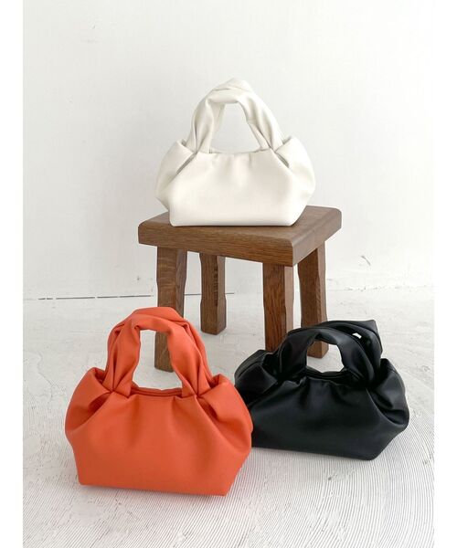 Ungrid（アングリッド）の「ギャザーハンドバッグ（ハンドバッグ・レディース・ブラック/オフホワイト/オレンジ・FREE）」の12枚目の写真