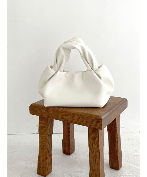 Ungrid（アングリッド）の「ギャザーハンドバッグ（ハンドバッグ・レディース・ブラック/オフホワイト/オレンジ・FREE）」の4枚目の写真