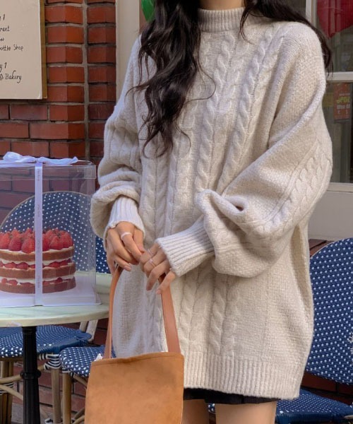 SONA（ソナ）の「SONA バルーンケーブルニットミニワンピース（ワンピース・レディース・アイボリー/ブラック・FREE）」の4枚目の写真