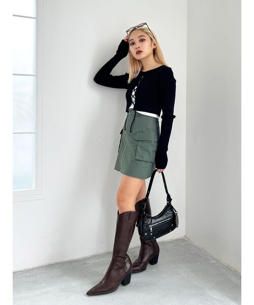 EMODA(エモダ)の「フロントレースフィットトップ(ニット/セーター・レディース・ホワイト/ブラック/ブルー・FREE)」の14枚目の写真