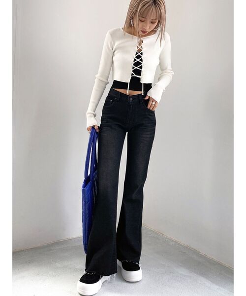 EMODA(エモダ)の「フロントレースフィットトップ(ニット/セーター・レディース・ホワイト/ブラック/ブルー・FREE)」の11枚目の写真