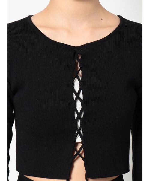 EMODA(エモダ)の「フロントレースフィットトップ(ニット/セーター・レディース・ホワイト/ブラック/ブルー・FREE)」の17枚目の写真