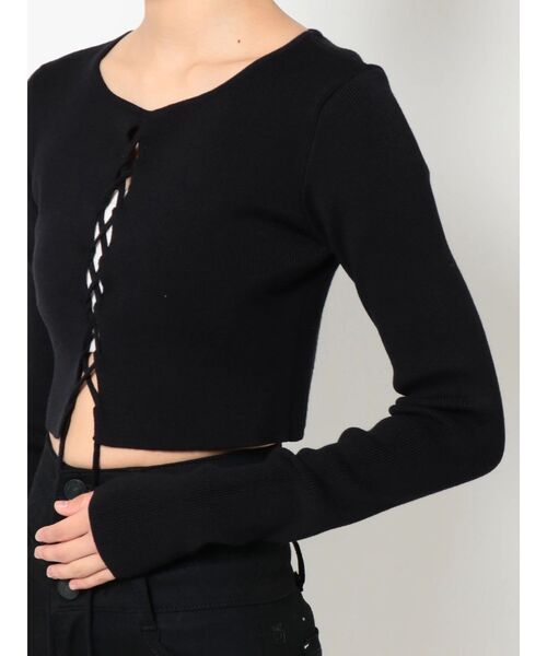 EMODA(エモダ)の「フロントレースフィットトップ(ニット/セーター・レディース・ホワイト/ブラック/ブルー・FREE)」の18枚目の写真