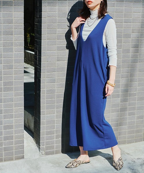 Fizz（フィズ）の「【Fizz/フィズ】　カットジョーゼット　Vネックジャンパースカート（サロペット/オーバーオール・レディース・ブラック/モカ/ネイビー/サンドグレー/グリーン・M/L）」の5枚目の写真