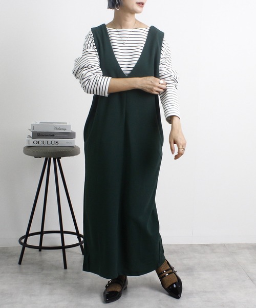 Fizz（フィズ）の「【Fizz/フィズ】　カットジョーゼット　Vネックジャンパースカート（サロペット/オーバーオール・レディース・ブラック/モカ/ネイビー/サンドグレー/グリーン・M/L）」の4枚目の写真