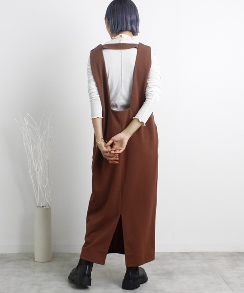 Fizz（フィズ）の「【Fizz/フィズ】　カットジョーゼット　Vネックジャンパースカート（サロペット/オーバーオール・レディース・ブラック/モカ/ネイビー/サンドグレー/グリーン・M/L）」の11枚目の写真