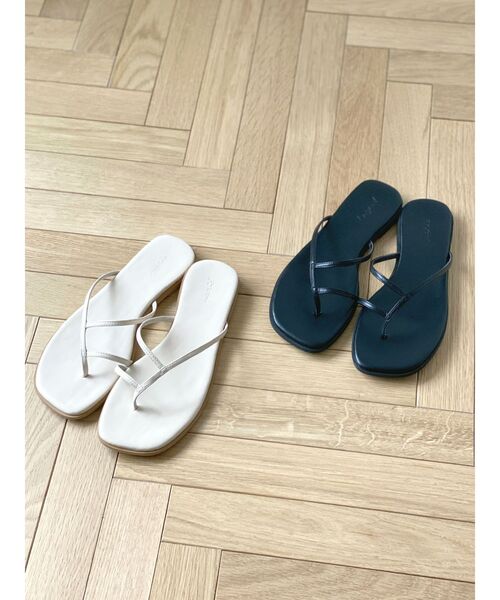 Ungrid（アングリッド）の「アシメフラットサンダル（サンダル・レディース・ブラック/アイボリー・S/M/L）」の3枚目の写真
