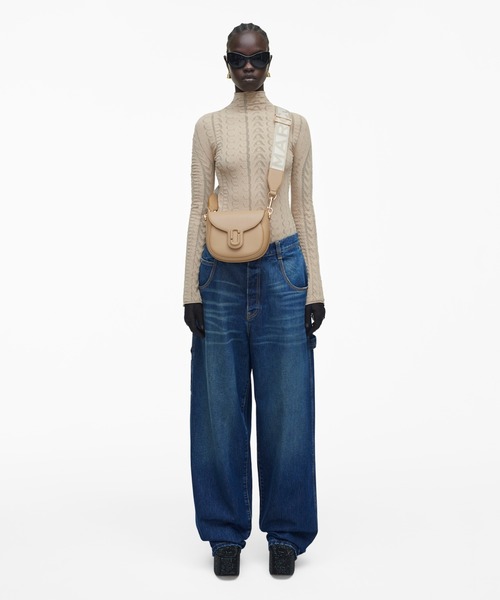 MARC JACOBS(マークジェイコブス)の「THE LEATHER COVERED J MARC SMALL SADDLE BAG/ザ レザー カバード Jマーク スモール サドルバッグ(ショルダーバッグ・レディース・ホワイト系/オレンジ/ブラック/レッド/ピンク/ローズ/ライトカーキ/キャメル/ピンク系/オレンジ系/グレイッシュベージュ・ONE SIZE)」の18枚目の写真