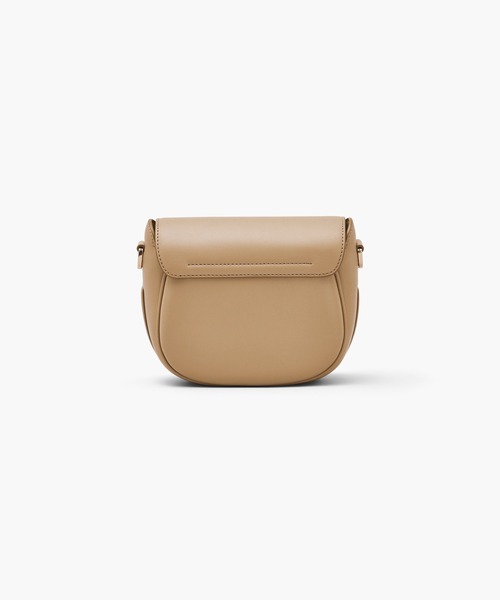 MARC JACOBS(マークジェイコブス)の「THE LEATHER COVERED J MARC SMALL SADDLE BAG/ザ レザー カバード Jマーク スモール サドルバッグ(ショルダーバッグ・レディース・ホワイト系/オレンジ/ブラック/レッド/ピンク/ローズ/ライトカーキ/キャメル/ピンク系/オレンジ系/グレイッシュベージュ・ONE SIZE)」の20枚目の写真