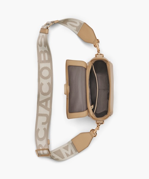 MARC JACOBS(マークジェイコブス)の「THE LEATHER COVERED J MARC SMALL SADDLE BAG/ザ レザー カバード Jマーク スモール サドルバッグ(ショルダーバッグ・レディース・ホワイト系/オレンジ/ブラック/レッド/ピンク/ローズ/ライトカーキ/キャメル/ピンク系/オレンジ系/グレイッシュベージュ・ONE SIZE)」の21枚目の写真